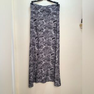 NWT Arianna Black & White Paisley Maxi Skirt S/M